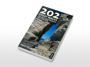 202 Great Walks book cover